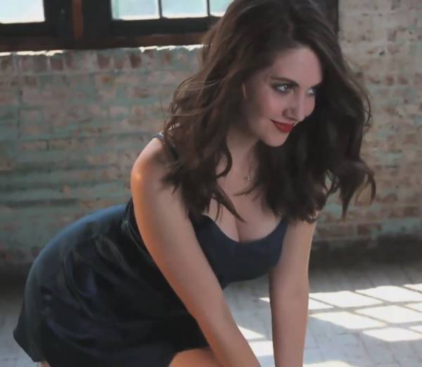 30 Fantastically Hot Alison Brie Pictures