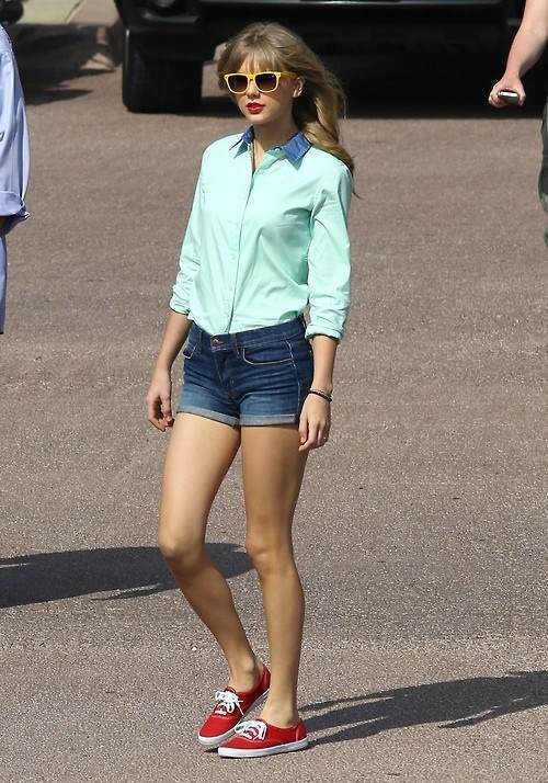 Taylor Swift Pictures Short Shorts
