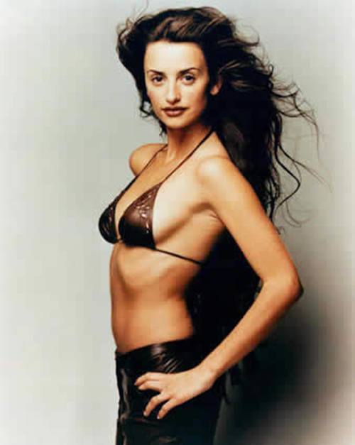 Penelope Cruz Sexy Bikini