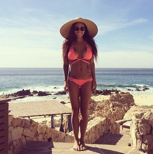 sydney-leroux-hat