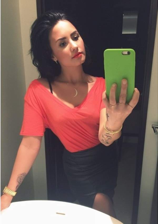Demi Lovato Sexy Selfie