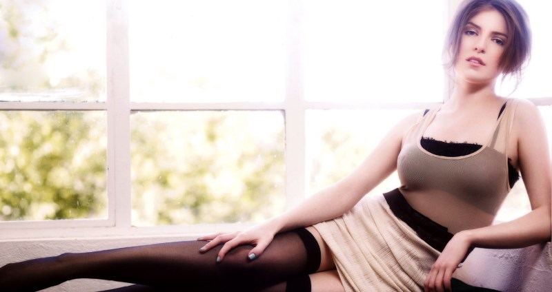 Anna Kendrick Beautiful Wallpaper